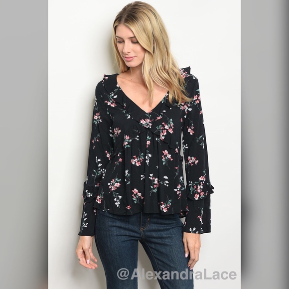 Tops - 🏷SALE LAST2️⃣ 💕Black Floral Top w/ bell sleeve💕